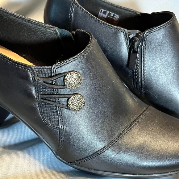 New! Clarks Emslie Warren Women's Ankle Boots Size 7.5 - Picture 1 of 8